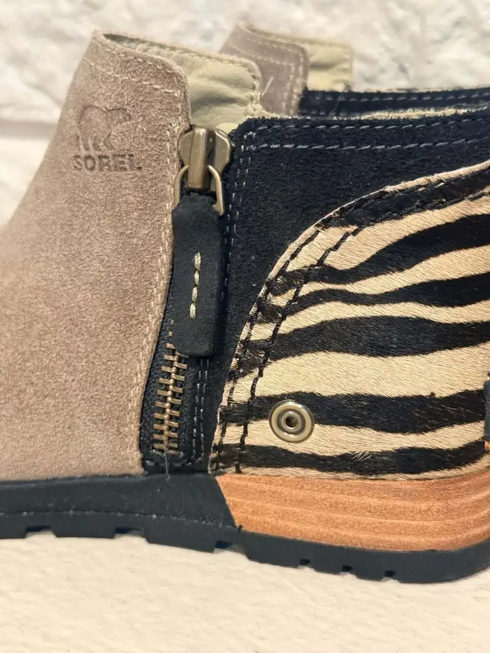 Sorel Major Low Premium Suede and Zebra Print Calf Hair Ankle Booties Sz 5